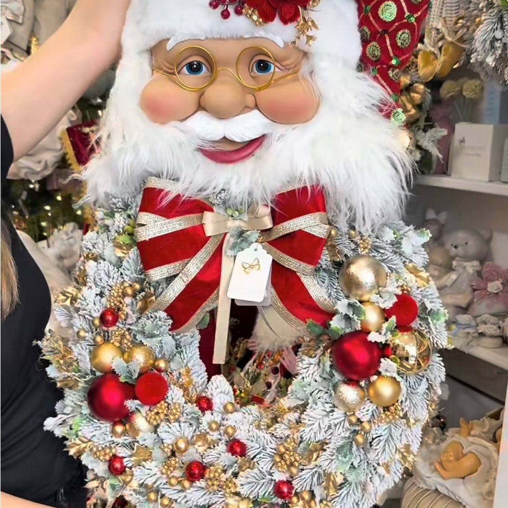 Festive Santa Wreath with Red and Gold Accents